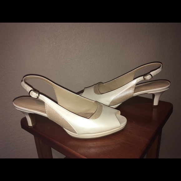 Cream Open-toe Heels - Picture 2 of 5